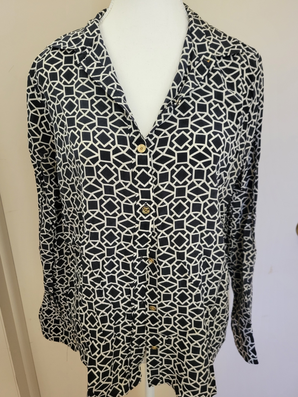 C. Wonder 100% Silk Black and White Geometric Button-Down Shirt Size M Women